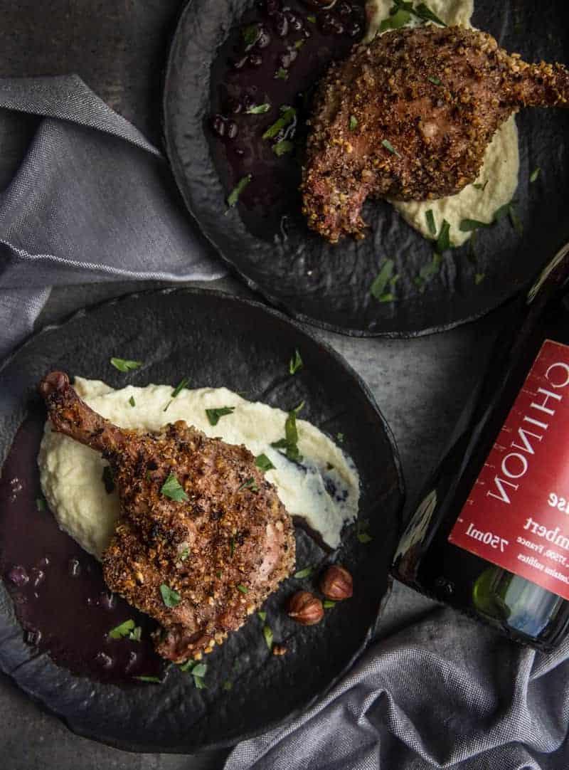 Anatra Grigliata con Crosta di Nocciole e Vino Rosso Chinon