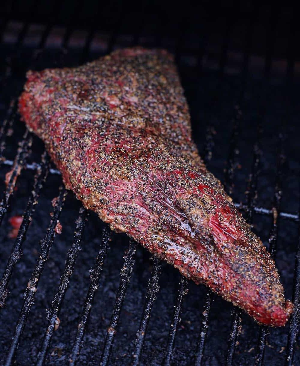 33 Ricette per il 4 Luglio per l'Affumicatore o la Griglia 12 Tri Tip Affumicato Marinato al Vino Rosso con Salsa Chimichurri