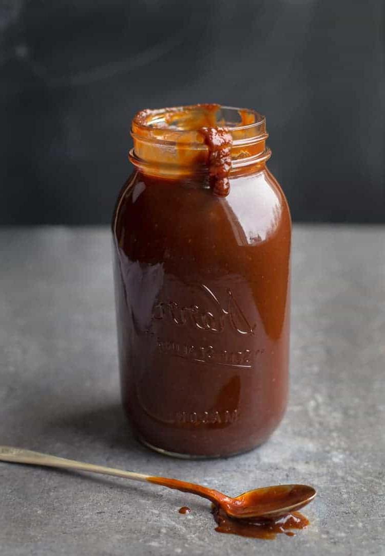 Migliori Tecniche e Ricette di Barbecue da Padroneggiare 14 Barattolo di salsa BBQ fatta in casa facile in stile Kansas City