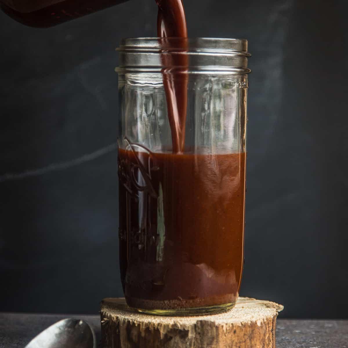 Migliori Tecniche e Ricette di Barbecue da Padroneggiare 15 Salsa BBQ a base di aceto in stile Carolina in un barattolo