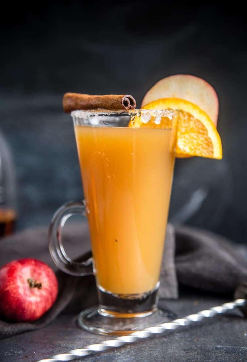 Sidro di Mele Caldo Corretto al Bourbon