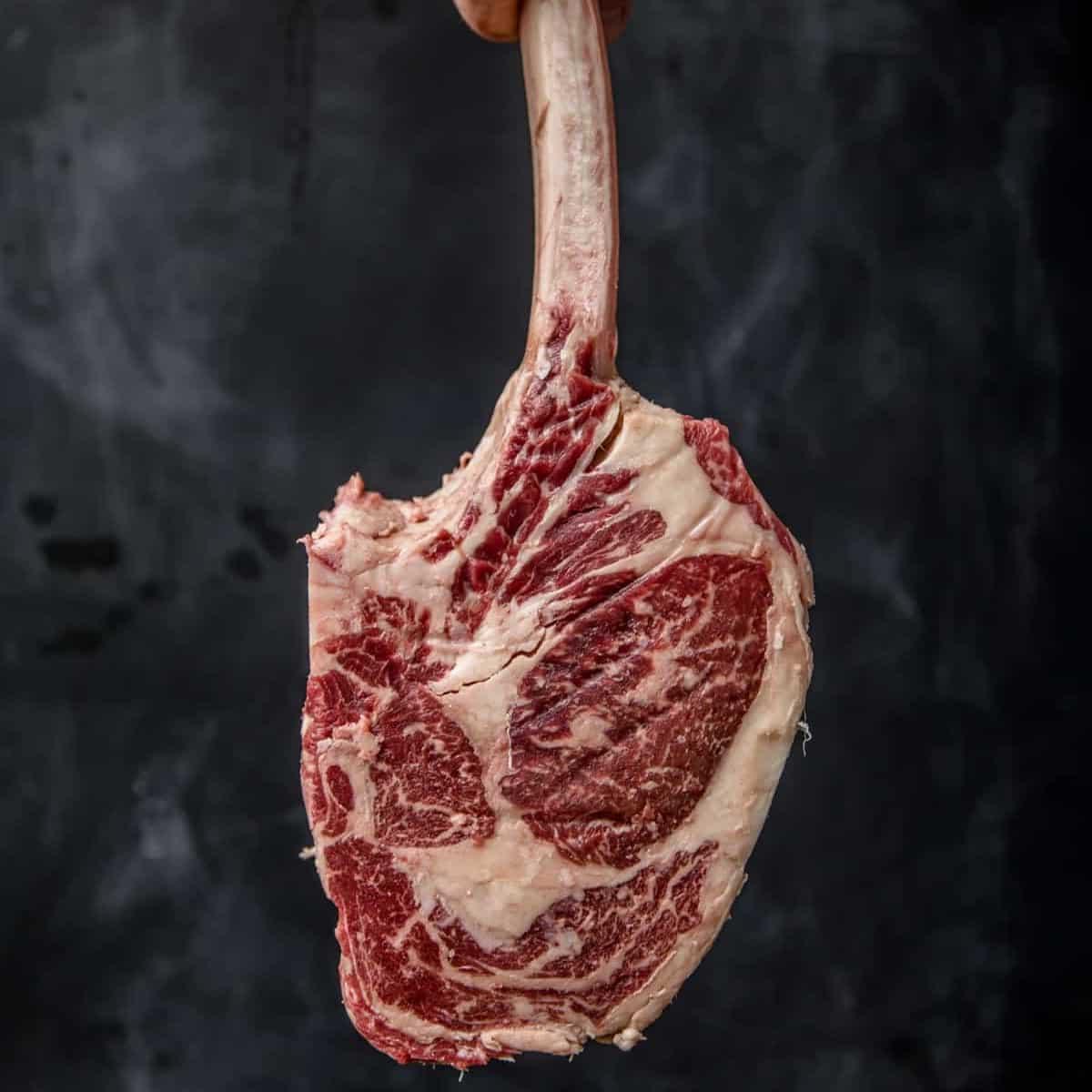 Ricetta della Bistecca Tomahawk Grigliata alla Perfezione 3 Tomahawk Steak di Wagyu americano di Snake River Farms.