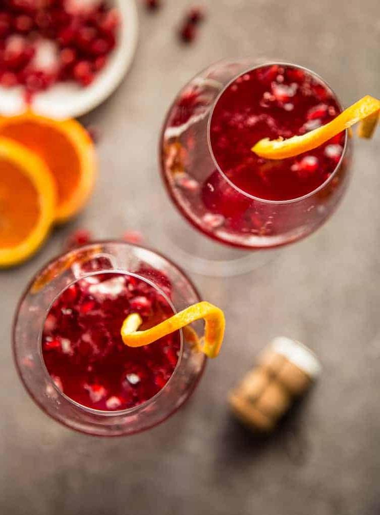 Mimosa al Melograno 3 Due cocktail champagne al melograno visti dall'alto
