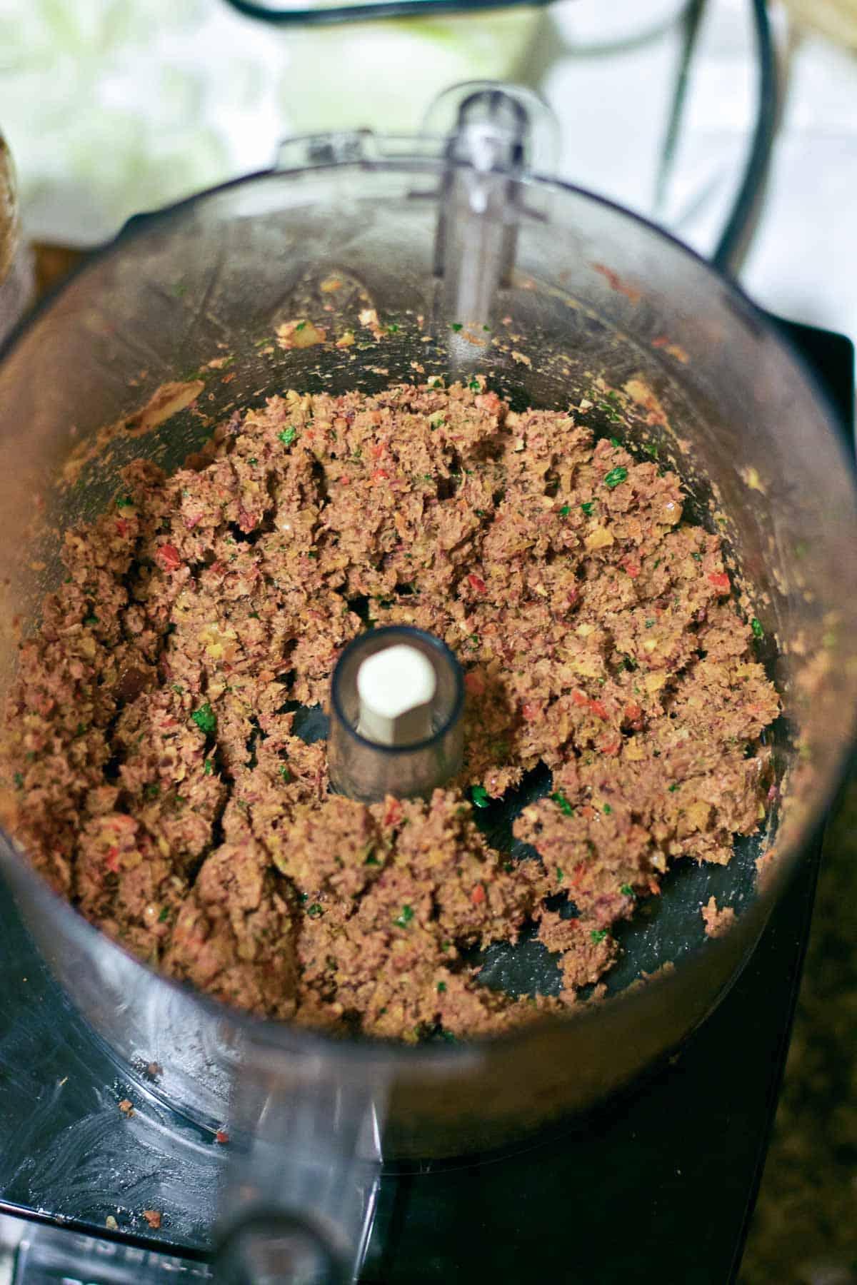 Ripieno di brisket per empanadas nel robot da cucina