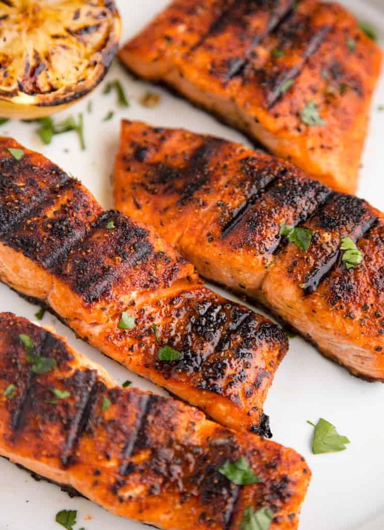 33 Ricette per il 4 Luglio per l'Affumicatore o la Griglia 21 Primo piano di salmone grigliato