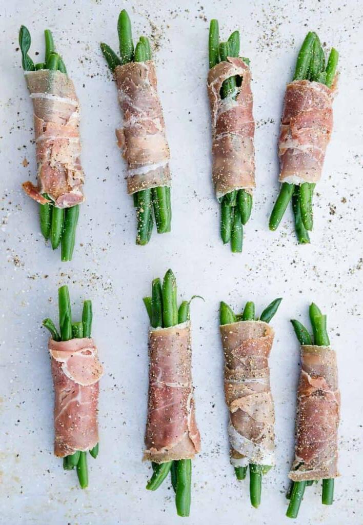 Ricetta Facile: Fagottini di Fagiolini Avvolti nel Prosciutto Grigliati 4 Fagiolini crudi avvolti nel prosciutto