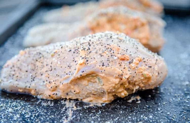 Petto di pollo farcito alla Buffalo alla griglia 4 Farcitura di un petto di pollo