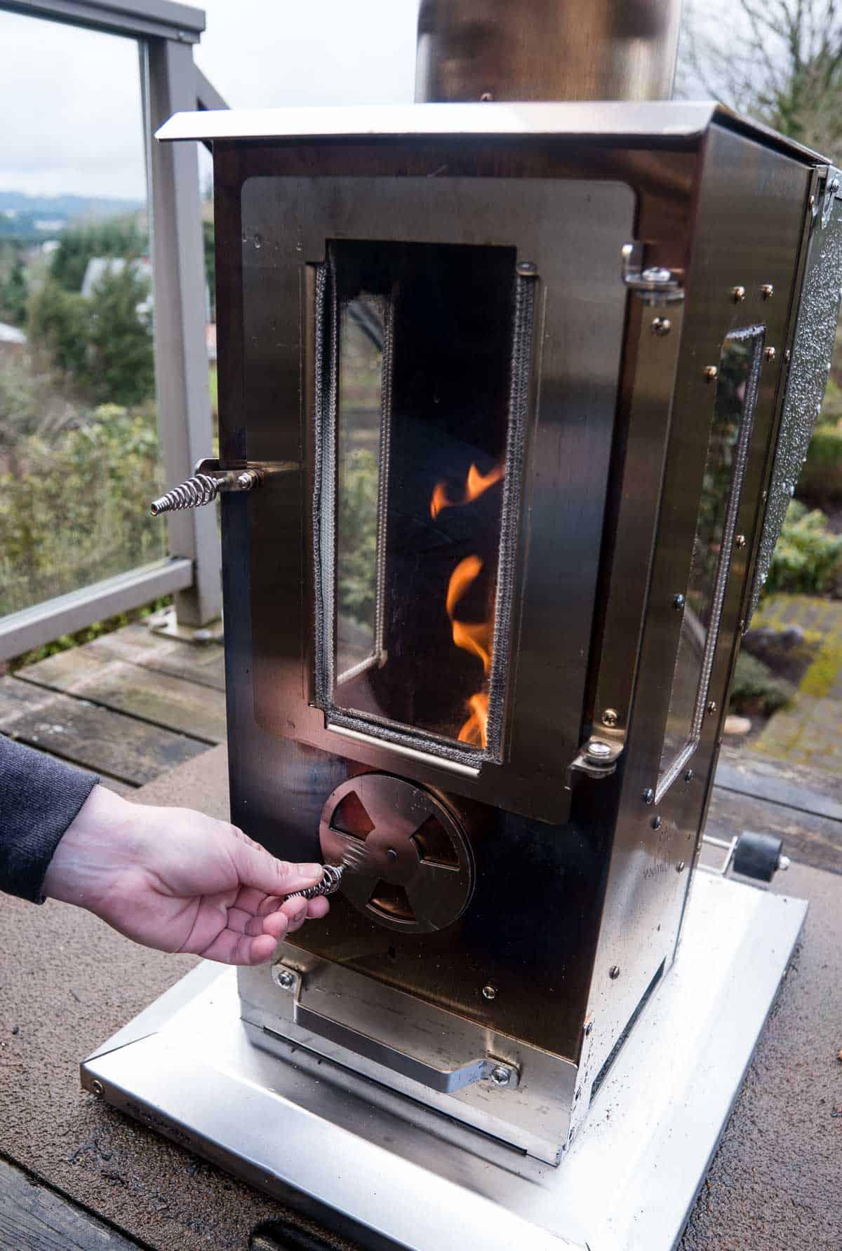 Timber Stoves Big Timber Stufa da Esterno a Pellet di Legno Recensione del Prodotto 4 Accensione della Stufa da Patio a Pellet Big Timber