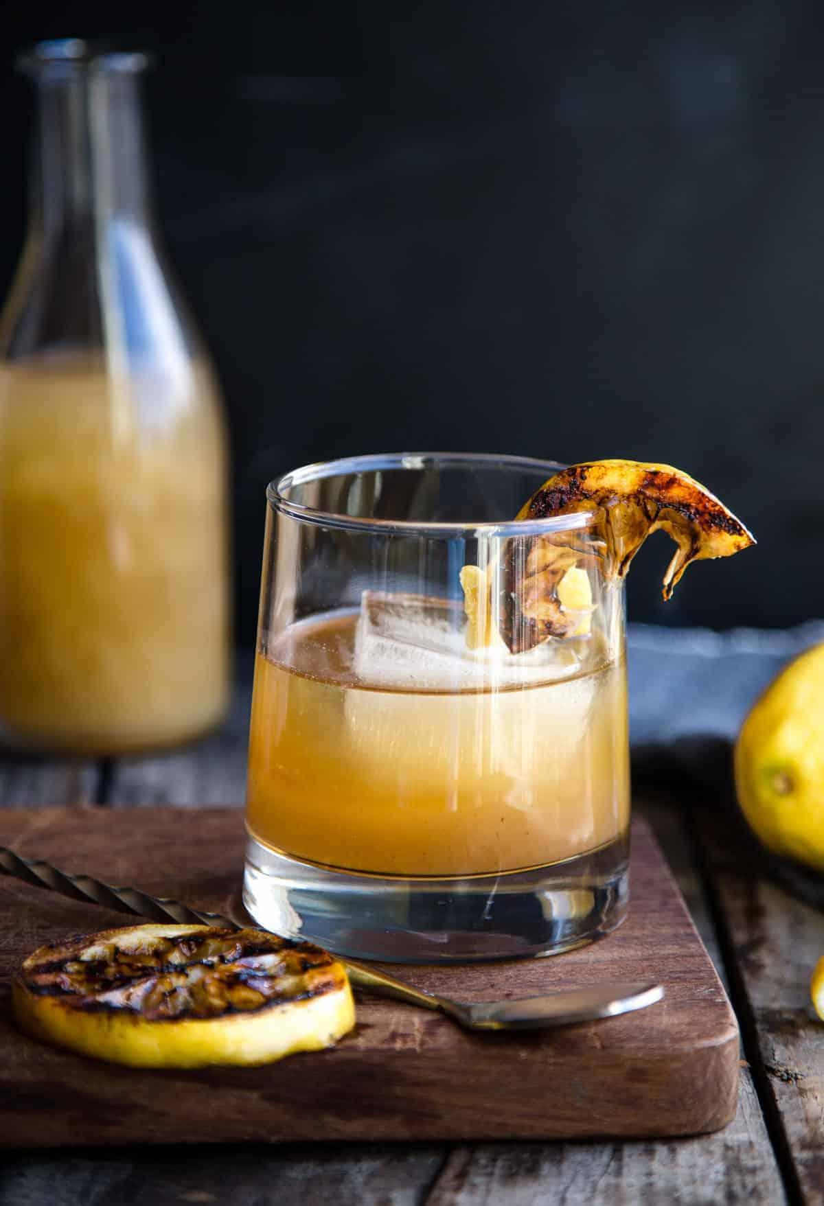 33 Ricette per il 4 Luglio per l'Affumicatore o la Griglia 4 Cocktail al Bourbon con Sciroppo Semplice al Limone