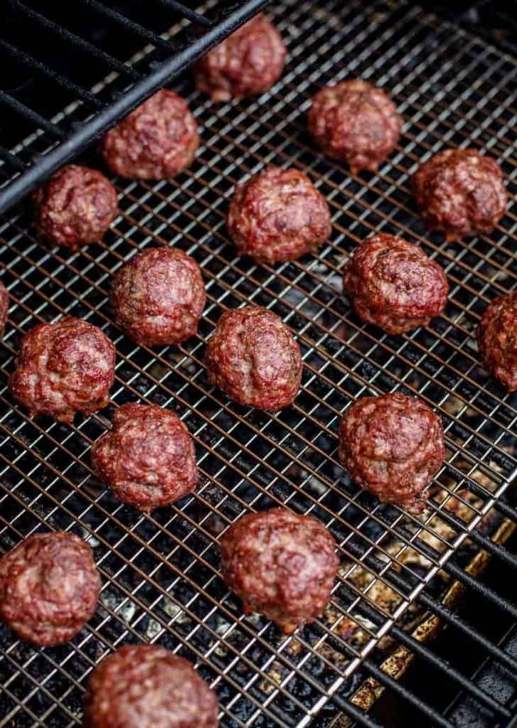 Polpette BBQ affumicate su un affumicatore