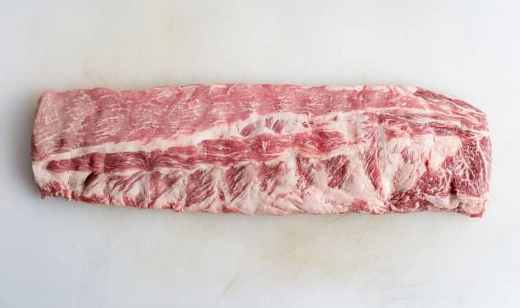 Costine di Maiale Affumicate – Perfette Ogni Volta 4 Costine preparate e pronte per il condimento