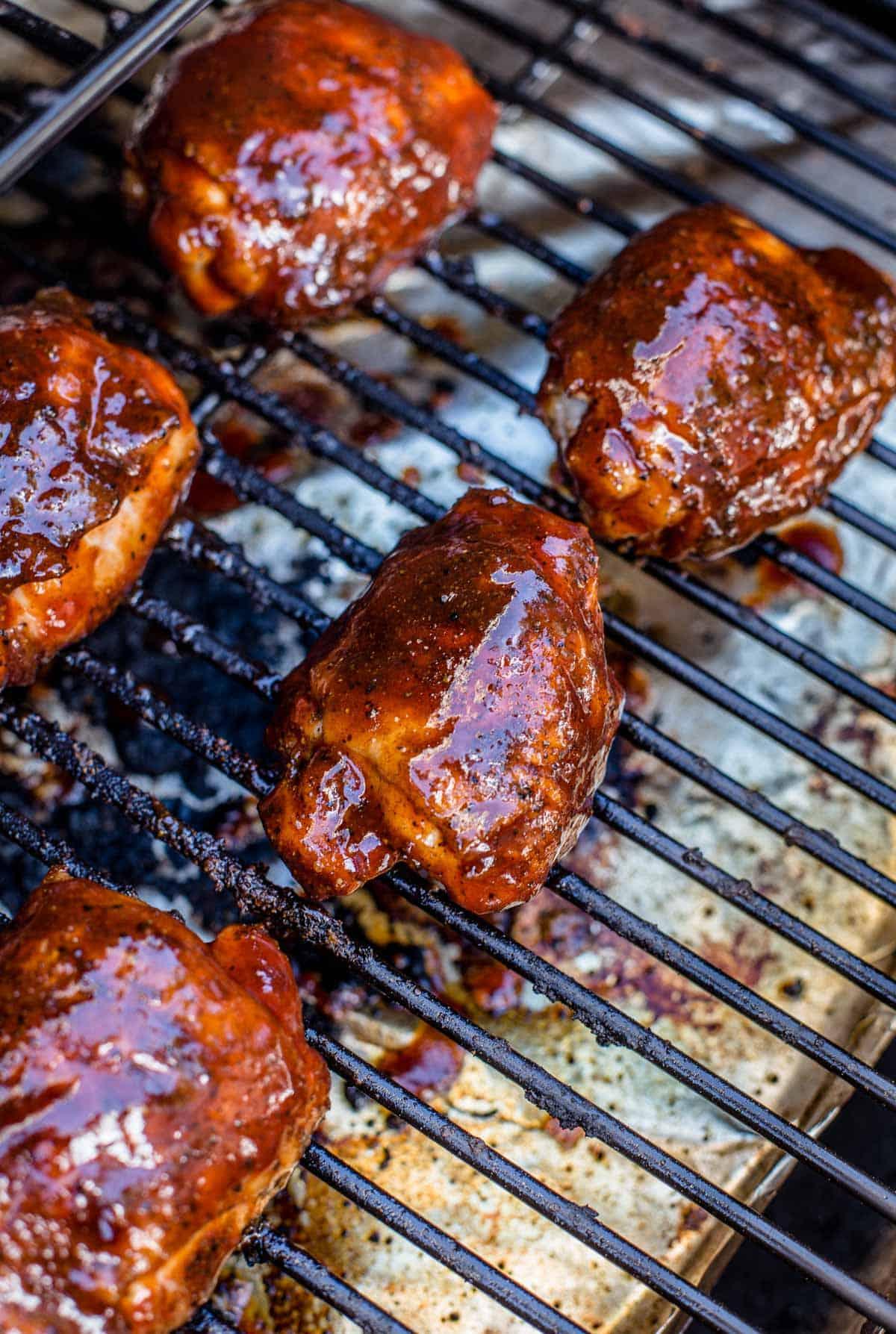 Ricetta Cosce di Pollo Grigliate a Pellet 4 grigliare cosce di pollo su un grill a pellet