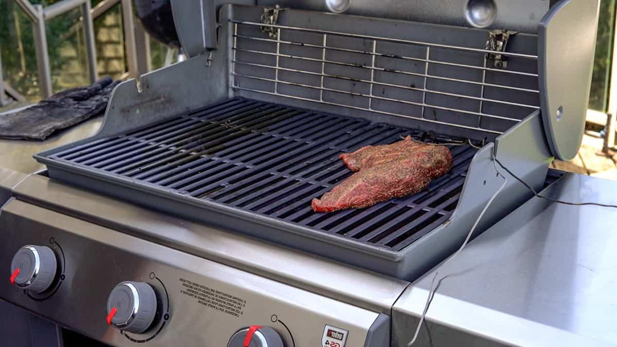 Ricetta Facile di Fajitas di Punta di Fianchetto Grigliata 4 Tri-Tip che affumica su una griglia a gas a calore indiretto