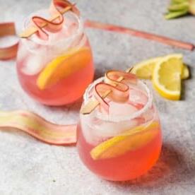 Rinfrescante Cocktail al Rabarbaro e Fizz al Limone 5 cocktail frizzante al rabarbaro
