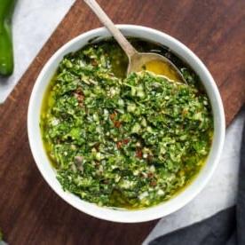 Salsa Chimichurri al Jalapeño – Condimento Perfetto per Bistecca 5 Ciotola di chimichurri al jalapeño