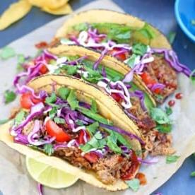 Tacos con Avanzi di Maiale Sfilacciato Affumicato 6 Tacos di Maiale Sfilacciato Affumicato