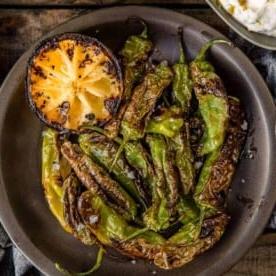 Peperoni Shishito Grigliati con Salsa di Yogurt al Limone per Intingere 6 img 5 67
