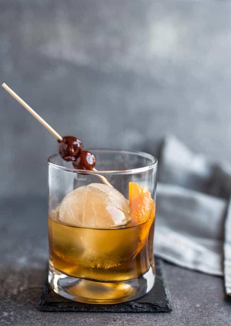 Un Cocktail con Ghiaccio Affumicato: una rivisitazione di un classico Old Fashioned con Ghiaccio Affumicato!