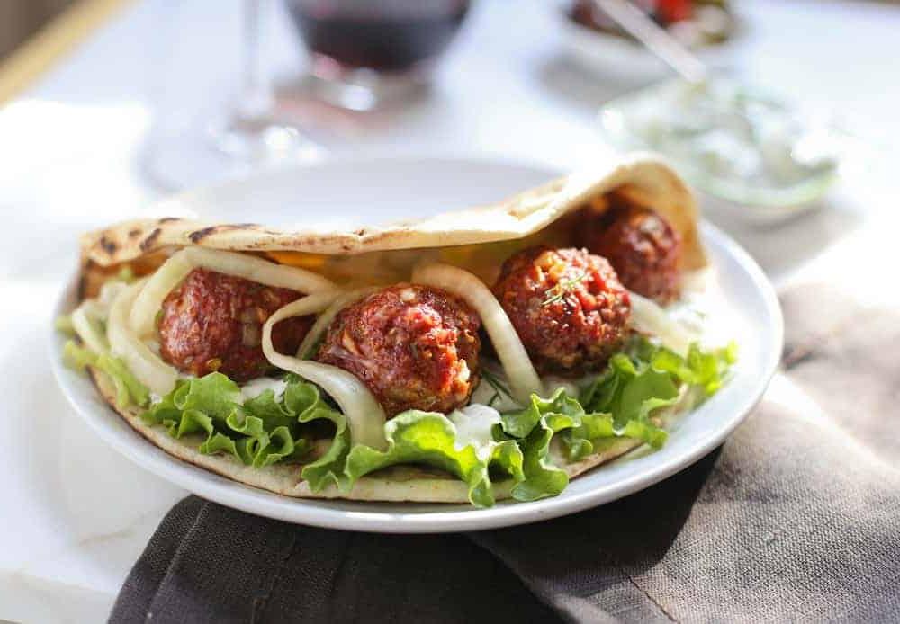 **Polpette di Agnello Affumicate per Incredibili Panini Pita** 7 Panini Pita con Polpette di Agnello Affumicate