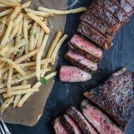 Controfiletto di Manzo alla Griglia con Rub al Caffè 4 Bistecca NY Strip Grigliata con Rub al Caffè