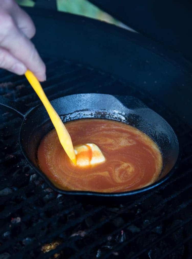 Petto di pollo farcito alla Buffalo alla griglia 7 Salsa buffalo sulla griglia con burro