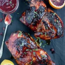 Pollo alla Griglia con Salsa BBQ ai Mirtilli Rossi 8 Pollo alla Griglia con Glassa ai Mirtilli Rossi e Chipotle