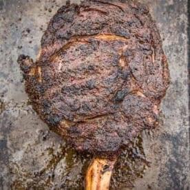 Costate Cowboy con Rub Secco al Caffè e Ancho 8 Bistecca Cowboy Ribeye alla Griglia