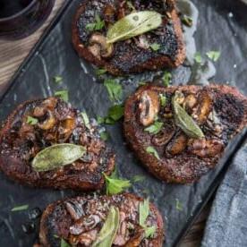 **Filetto di Manzo alla Griglia con Salsa ai Funghi e Burro Nocciola** 8 Filetto Mignon alla Griglia con salsa al burro nocciola e funghi con testo pinterest