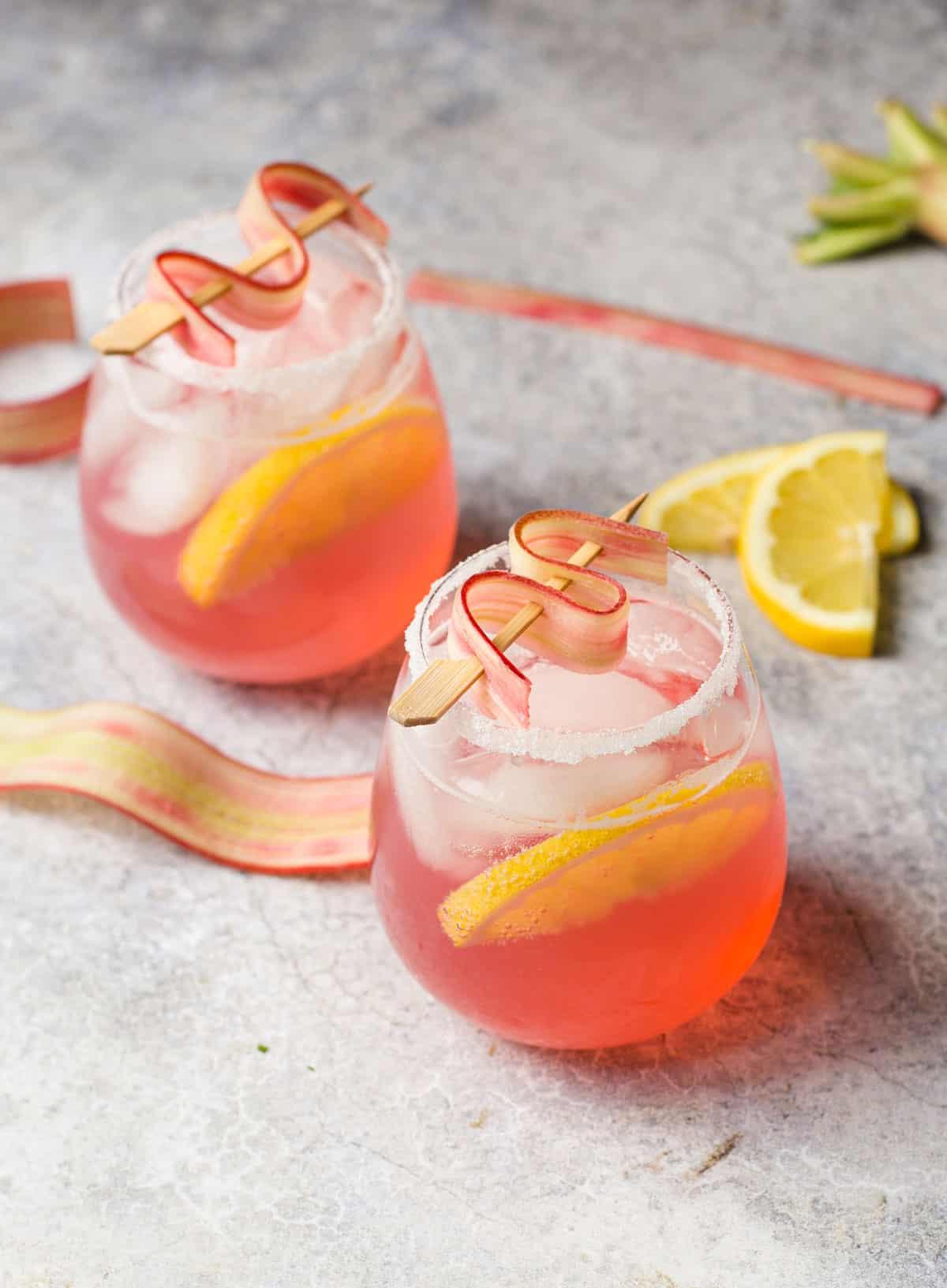 33 Ricette per il 4 Luglio per l'Affumicatore o la Griglia 8 Cocktail fizz al rabarbaro