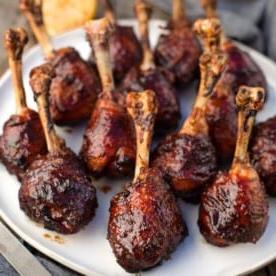 Fusi di Pollo a Lecca-lecca alla Griglia con Glassa BBQ Piccante 9 pollo lollipops