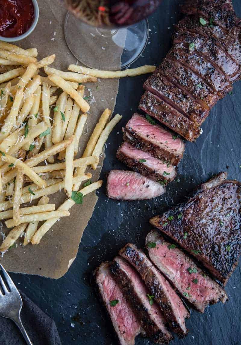 Bistecca NY Strip con rub secco al caffè.