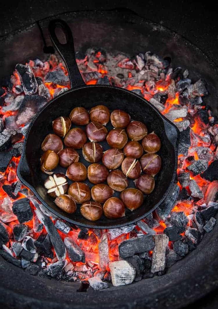 Castagne arrostite sulla griglia