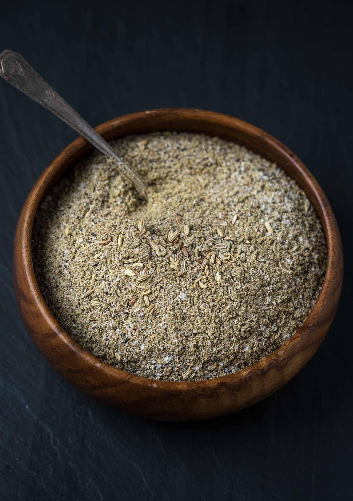 Semplice Condimento Casalingo per Tacchino – Ricetta Rub per Tacchino Affumicato 2 Una ciotola di condimento per tacchino fatto in casa