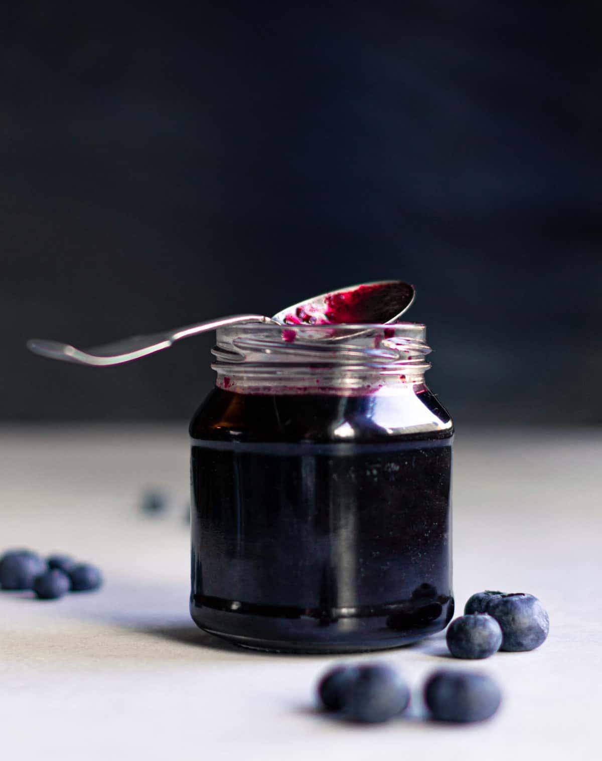 **Sciroppo Semplice di Mirtilli per Cocktail** 2 Barattolo di sciroppo semplice ai mirtilli