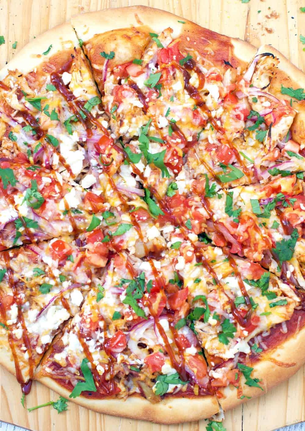 Le Migliori 15 Ricette di Pollo Affumicato 13 Pizza di Pollo BBQ