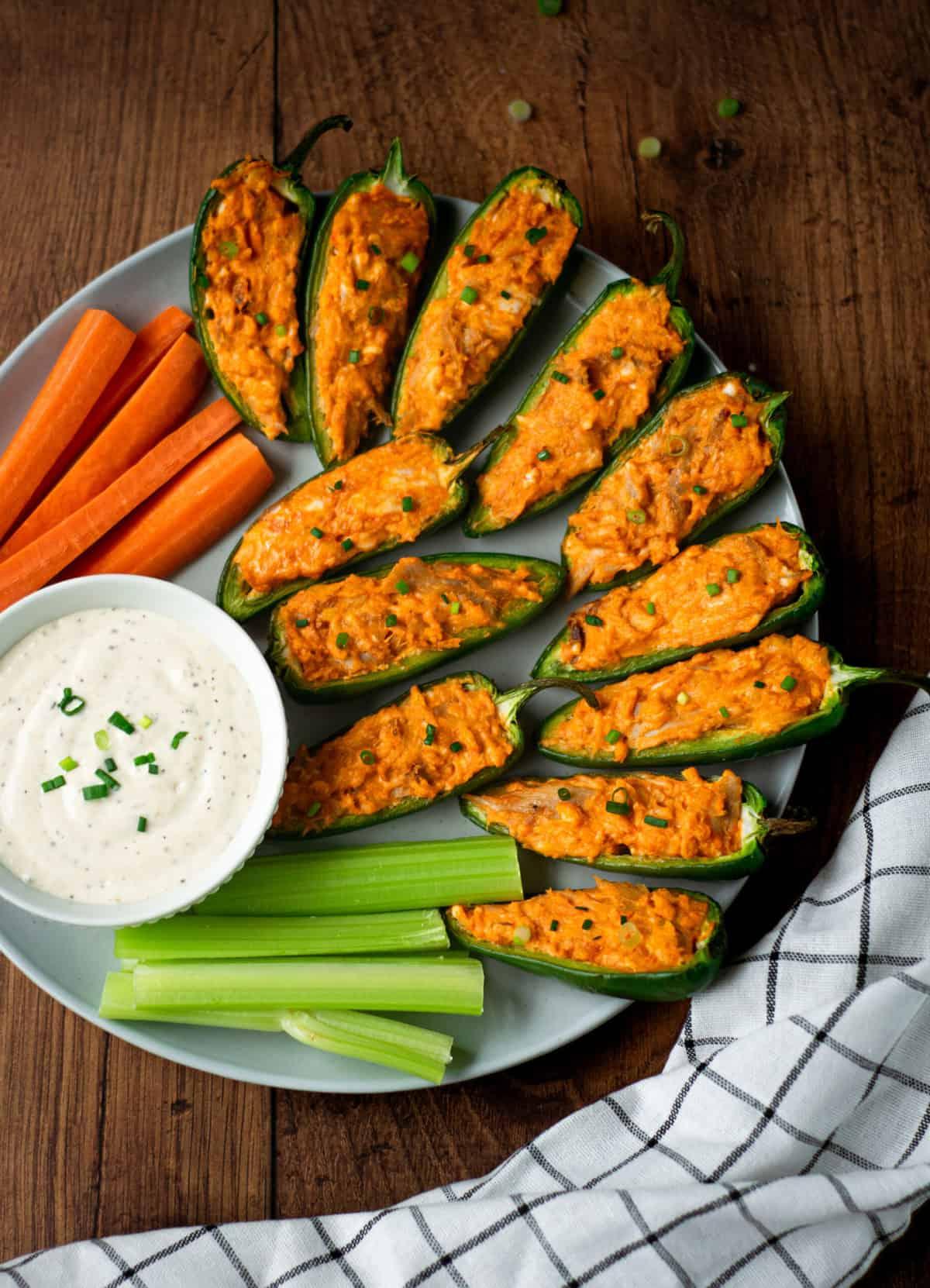 Le Migliori 15 Ricette di Pollo Affumicato 17 Jalapeño Poppers di Pollo Buffalo Grigliati