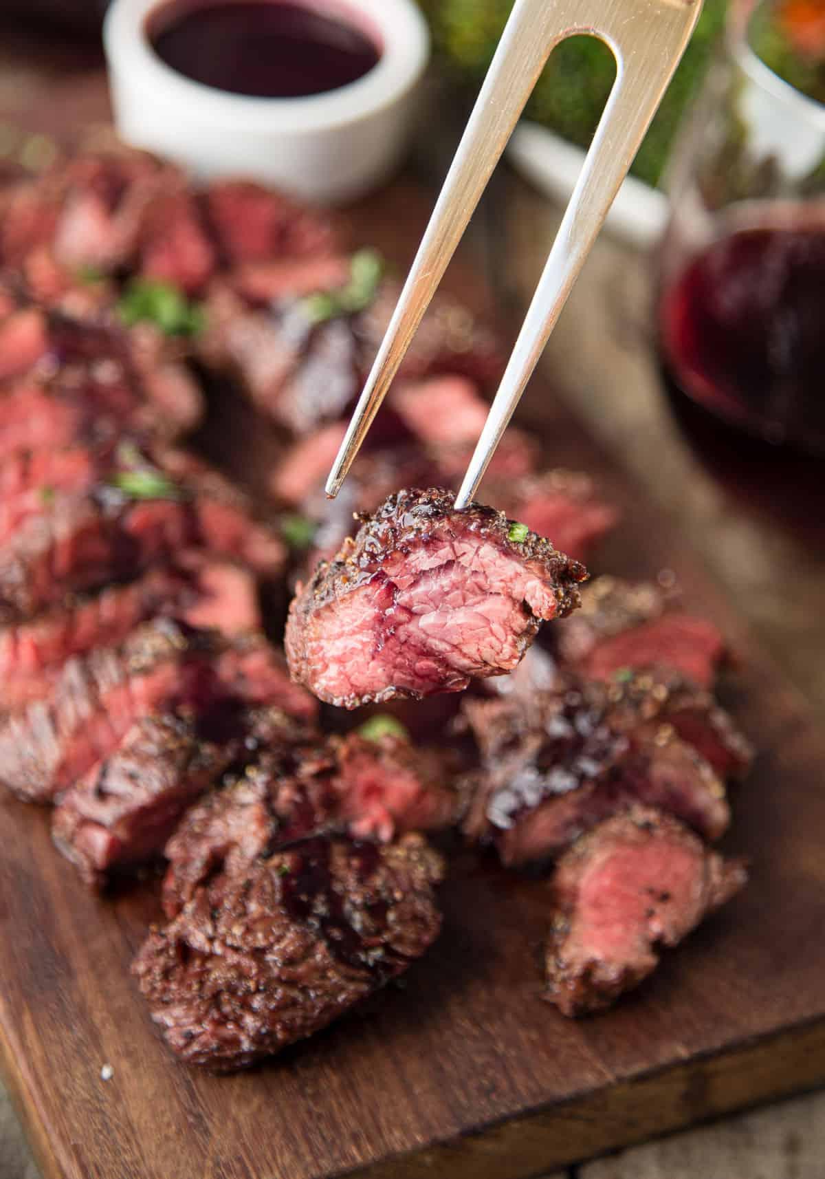 Diaframma di Manzo alla Griglia con Glassa al Pinot Nero e Marionberry 5 Una piccola fetta di manzo