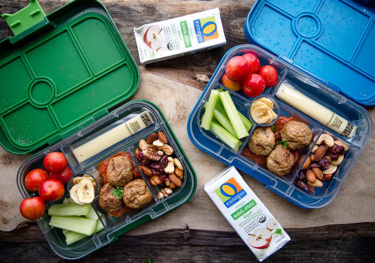Facili Mini Panini con Polpette Grigliate — E gli Indispensabili per il Rientro a Scuola 7 Due bento box riempite con idee per il pranzo scolastico.