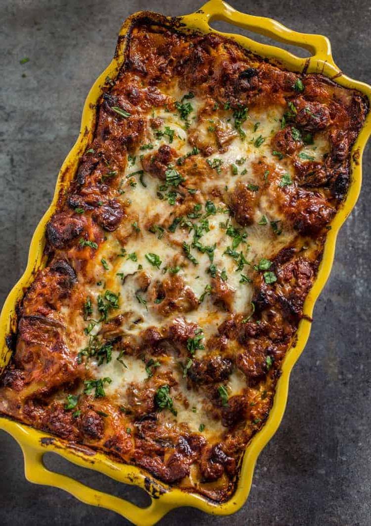Lasagna con salsiccia affumicata.