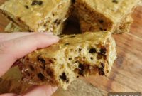 Chewy Chocolate Chip Oatmeal Bars