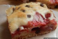 Strawberry Chocolate Chip Bars