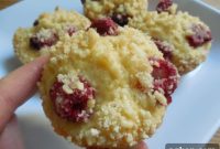 Raspberry Crumb-Top Muffins