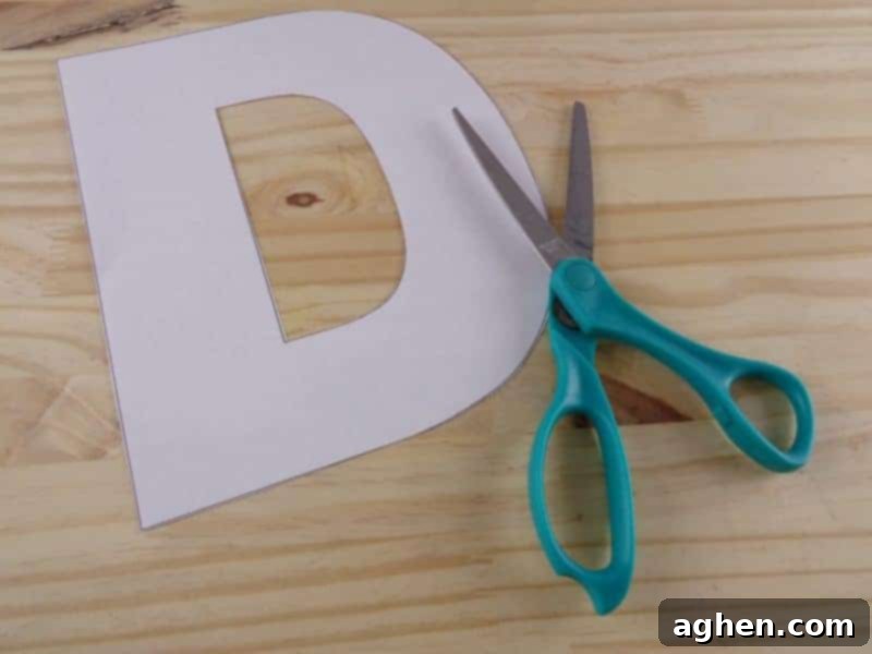 Letter D is for dog craft with printable - part of our letter of the week craft series, designed to foster letter recognition in toddlers and preschoolers.
