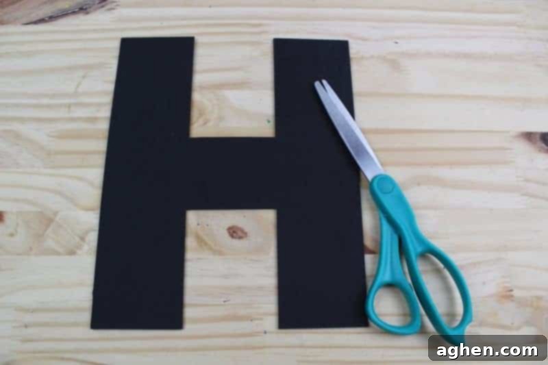 This letter H is for hamburger craft with printable template is part of our letter of the week craft series, designed to foster letter recognition in toddlers and preschoolers.