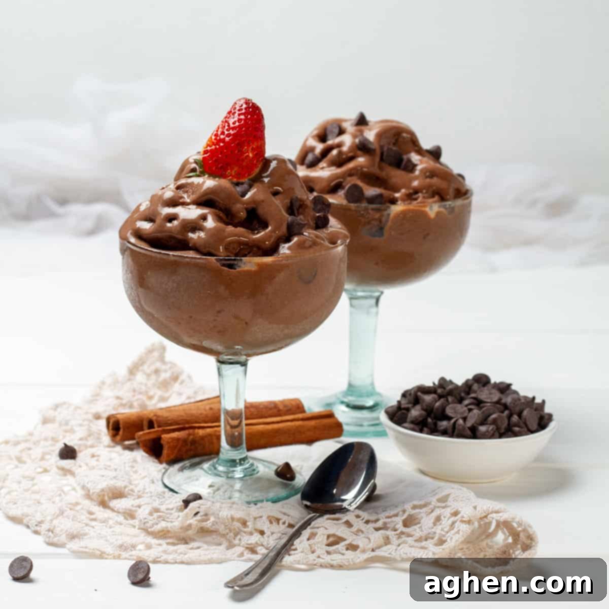 Chocolate Banana Ice Cream dressing with Choco chips and strawberry