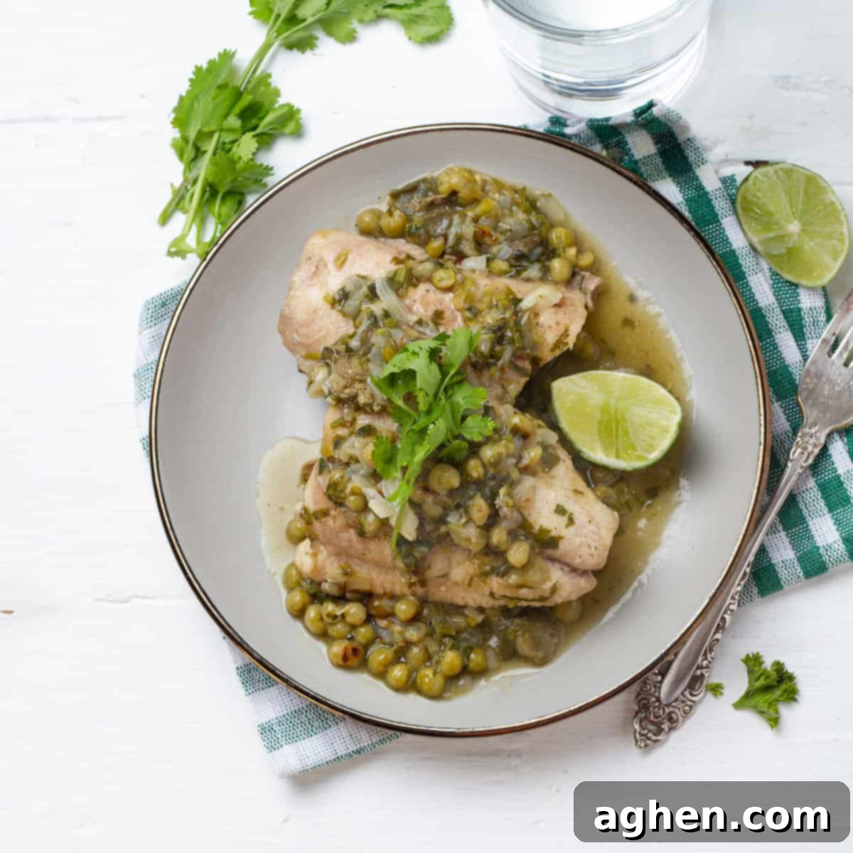 Romantik Akşamların Yıldızı: Yeşil Soslu Berlam 2 Bird-eye view of Hake in Green Sauce served, garnished with fresh herbs