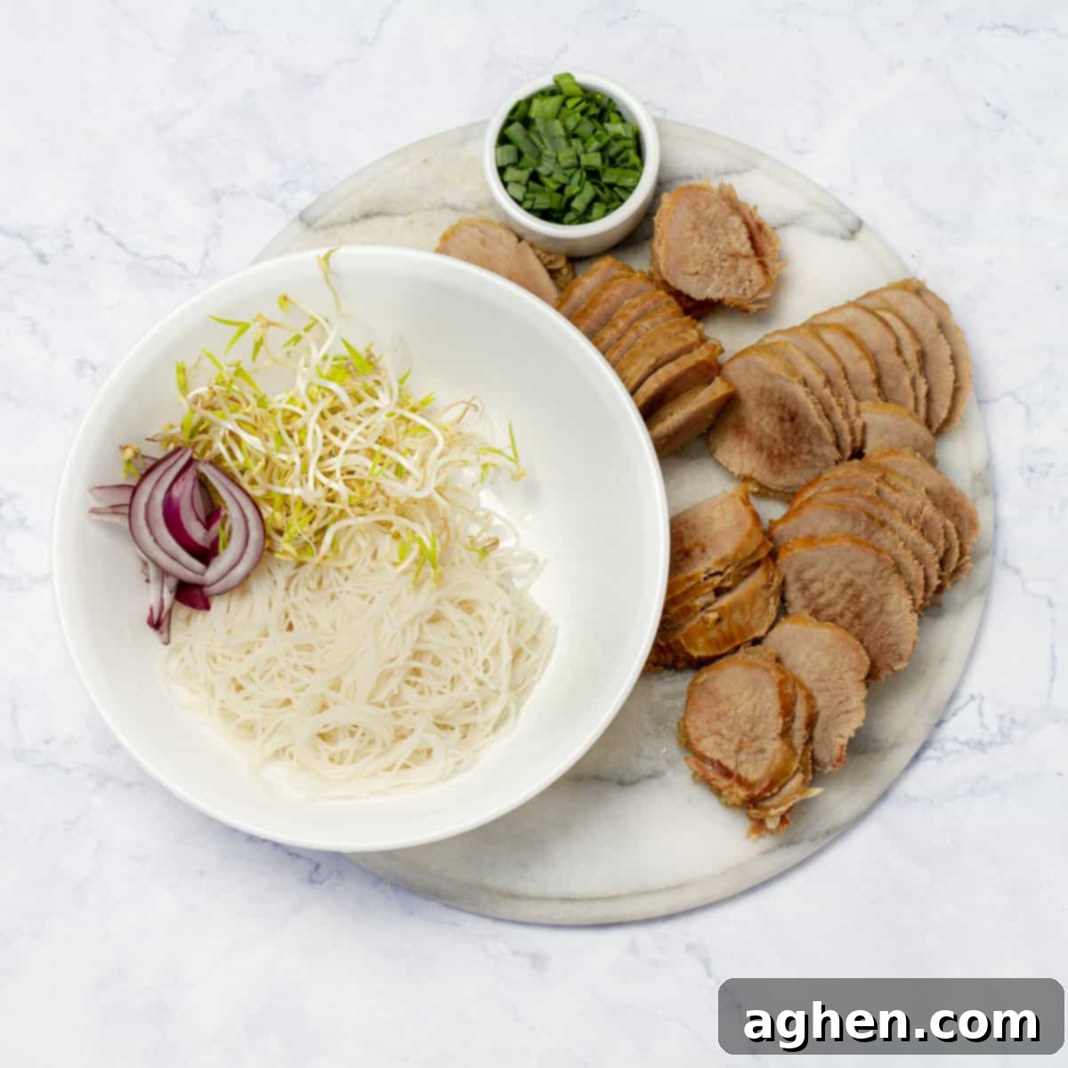 Soğuk Havaların Sıcacık Tesellisi: Instant Pot Dana Pho 8 A bowl of rice noodles, slice chili peppers, red onions, and gather bean sprouts for serving