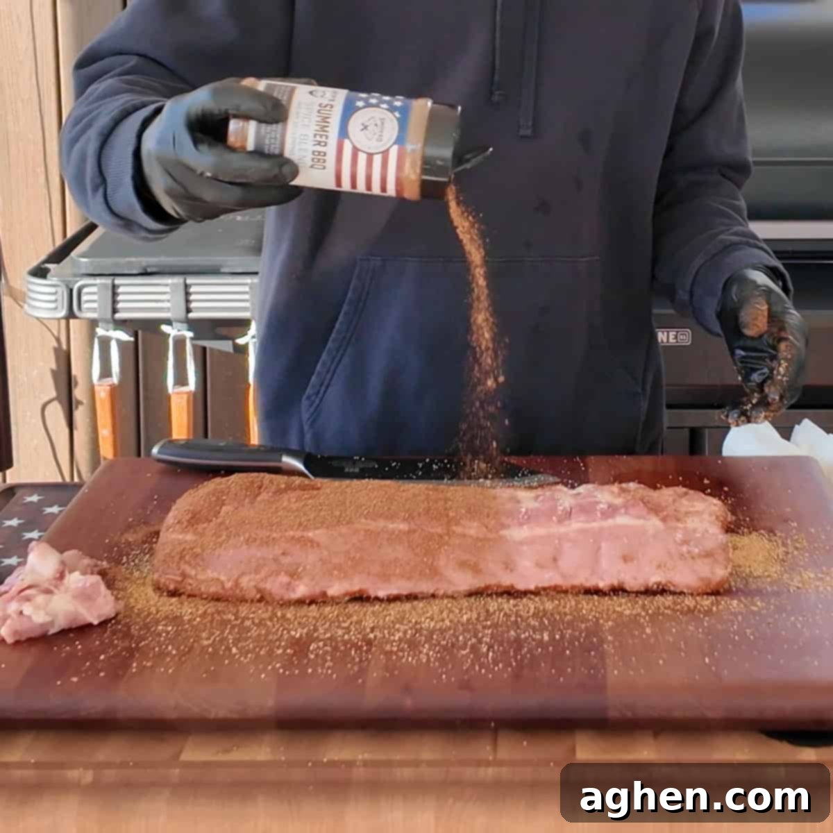 Seasoning ribs with rub