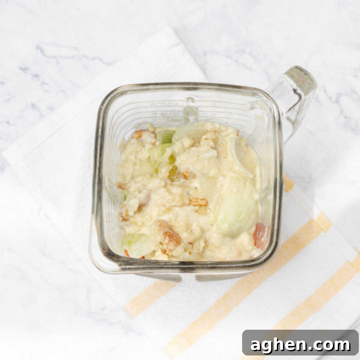 Once the Ají de Gallina sauce ingredients are cooked, transfer to a blender and blend until perfectly smooth and creamy. 