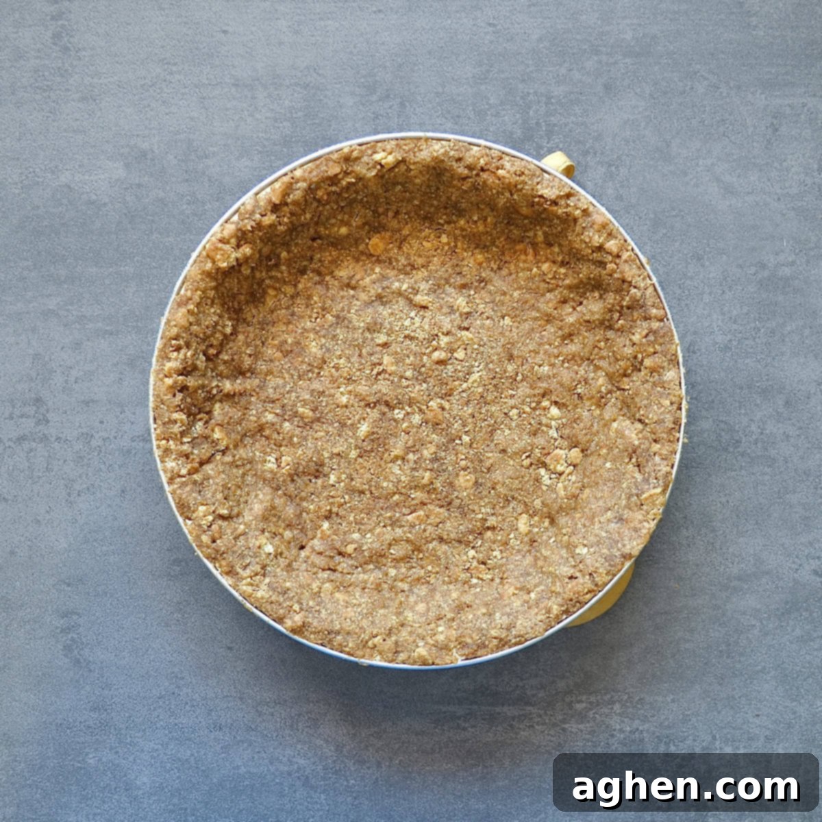 Baked graham cracker pie shell